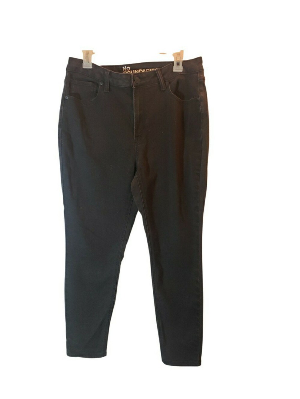 No Boundaries size 14 black skinny stretch jeans.